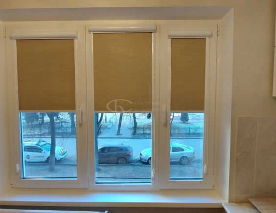 Рулонные шторы на кухню