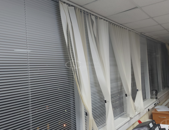 Горизонтальные жалюзи на пластиковые окна