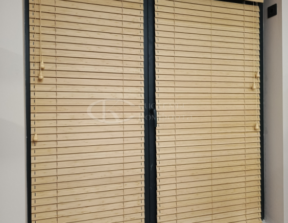 Горизонтальные жалюзи на пластиковые окна