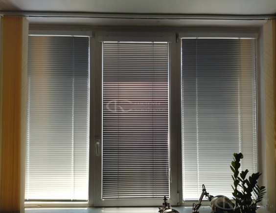 Горизонтальные жалюзи на пластиковые окна