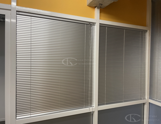 Горизонтальные жалюзи на пластиковые окна