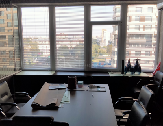 Горизонтальные жалюзи на пластиковые окна