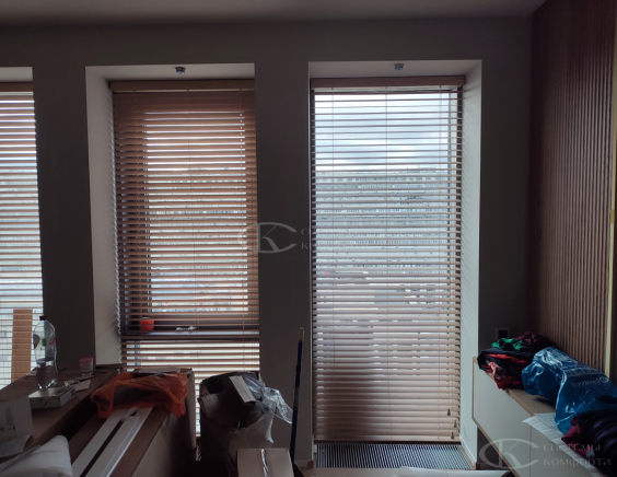 Горизонтальные жалюзи на пластиковые окна