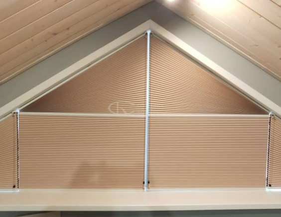 Портфолио жалюзи на треугольные окна