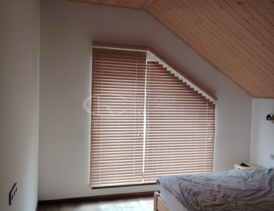 Портфолио жалюзи на треугольные окна