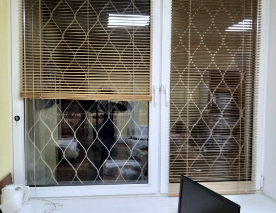 Горизонтальные жалюзи на пластиковые окна