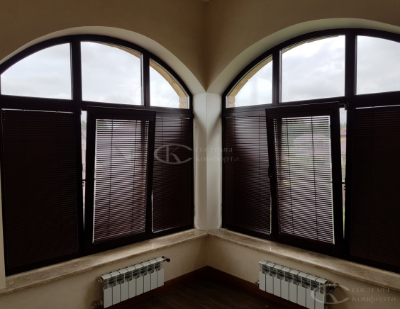 Горизонтальные жалюзи на пластиковые окна