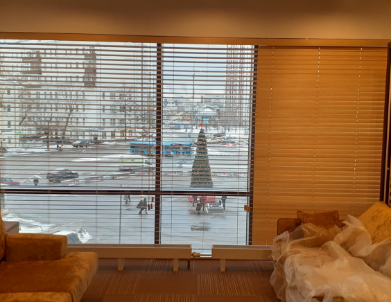 Горизонтальные жалюзи на пластиковые окна