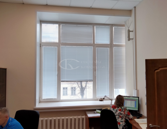 Горизонтальные жалюзи на пластиковые окна