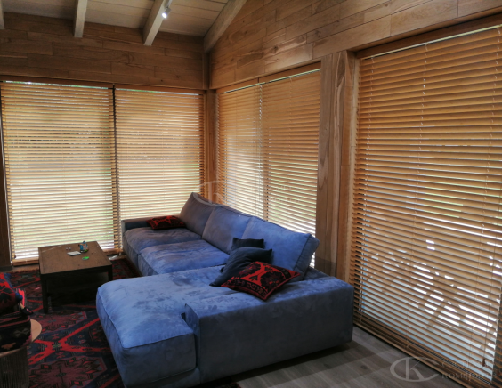 Горизонтальные жалюзи на пластиковые окна