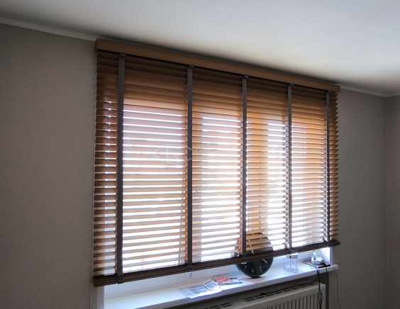 Горизонтальные жалюзи на пластиковые окна