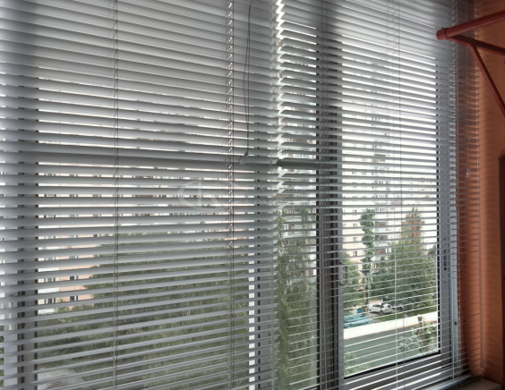 Горизонтальные жалюзи на пластиковые окна